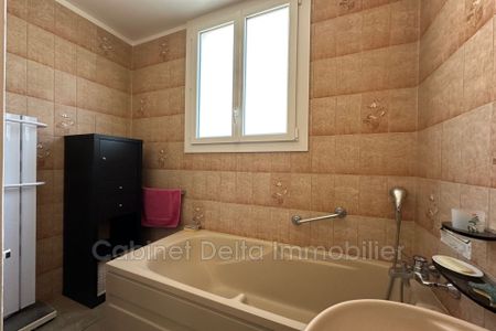 Location Appartement 3 pièces 81m² SANARY SUR MER 83110 - Photo 5