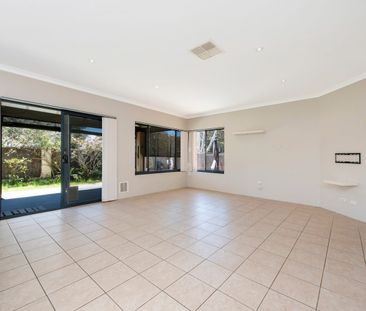 Stunning Family Home with Swimming Pool in Sought-After Dudley Park! - Photo 1