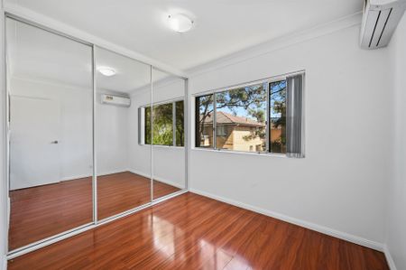 Well Presented 3 Bedroom Apartment - Photo 3