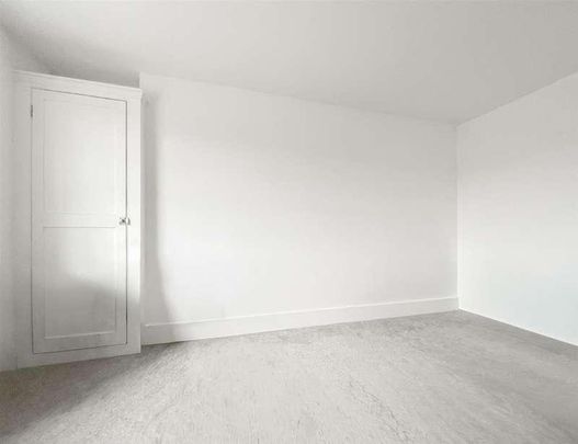 Wellington Square, Hastings, TN34 - Photo 1