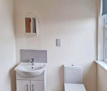 1 bedroom retirement property to rent - Photo 5