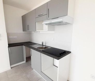 Location Appartement 4 pièces 78m² LA ROCHELLE 17000 - Photo 3