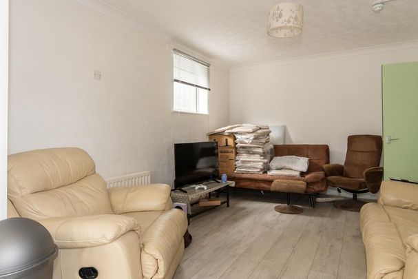 6 bedroom detached house to rent - Photo 1