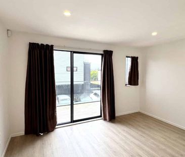 Executive Townhouse with Modern Design and Great Location - Photo 4