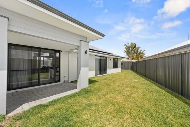 Modern comfort & space in Baldivis Parks Estate. - Photo 1