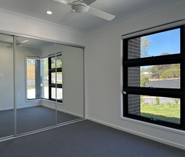 Spacious Near New 3 Bedroom House - Photo 4