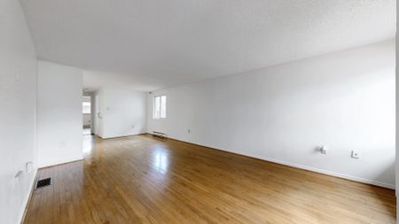 For Lease - 71 Geddes Crescent, Barrie, Ontario - Photo 2