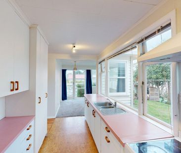 Raumati South - 3 Bedrooms - Photo 2