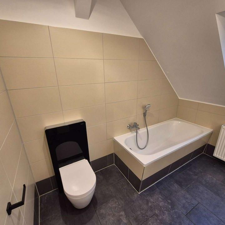 Einziehen und wohlfühlen: Modern sanierte Maisonette Wohnung mit hochwertiger Ausstattung - Photo 1