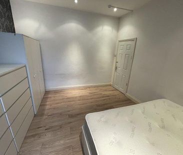 8 bedroom flat to rent - Photo 3
