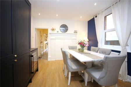 4 bedroom semi-detached house to rent - Photo 3