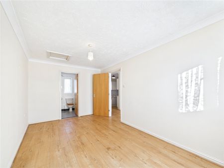 The Drift, Martlesham Heath, Ipswich, Suffolk, IP5 3PL - Photo 4