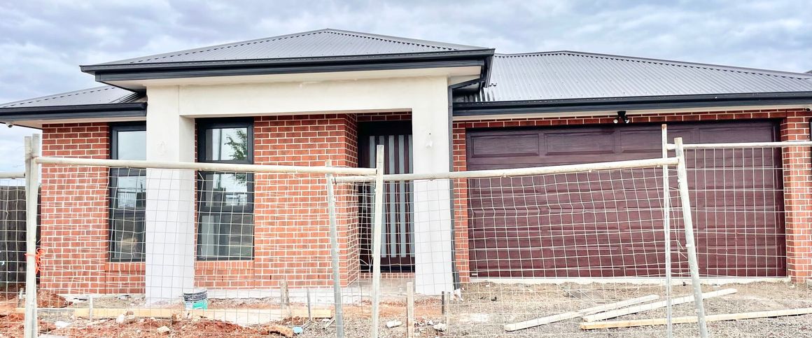 Modern Family Living in Thornhill Park Estate! - Photo 1