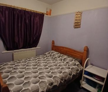 1 Bed Semi-Detached House, Fairlands Avenue, CR7 - Photo 1