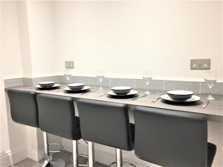 1 bedroom in a house share to rent - Photo 3