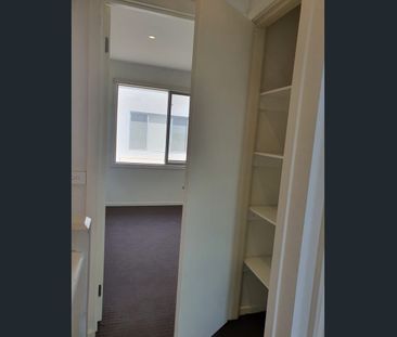 3 Storeys 2 Bedrooms Plus Study Townhouse for Rent and Available Now!: - Photo 6