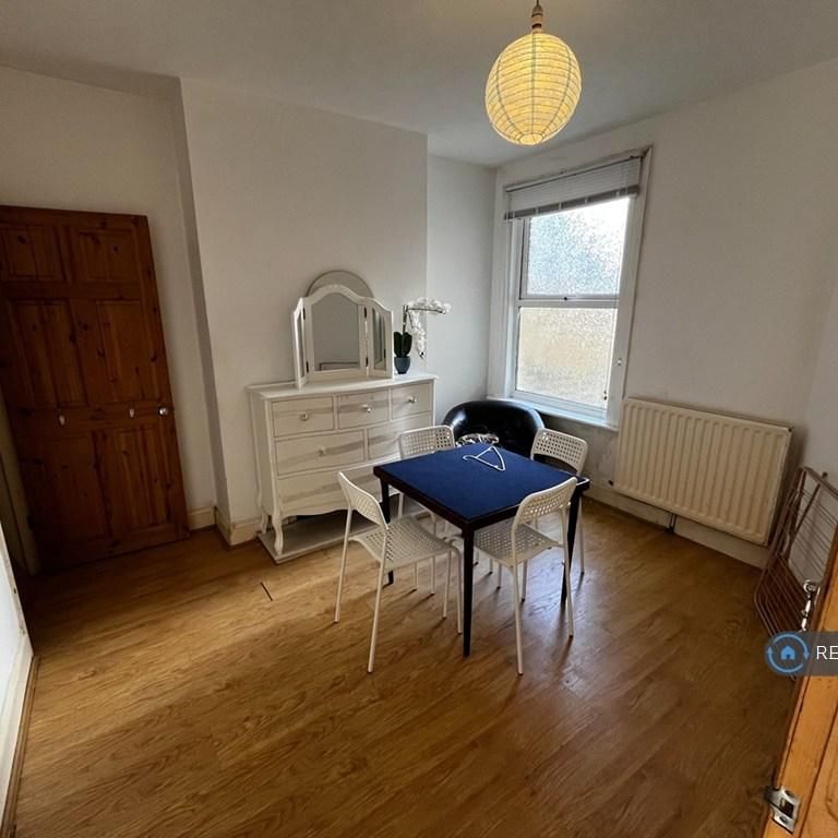 4 bedroom terraced house to rent - Photo 1