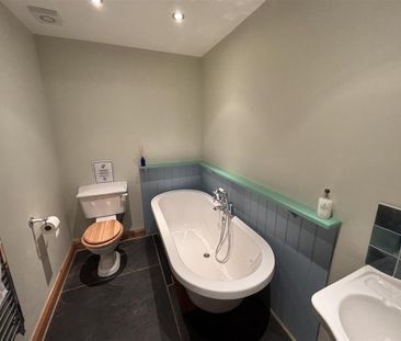 4 bedroom detached house to rent - Photo 1