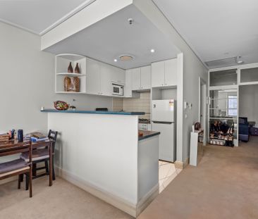Prime St Kilda Road Location - Move-In Ready Apartment - Photo 6