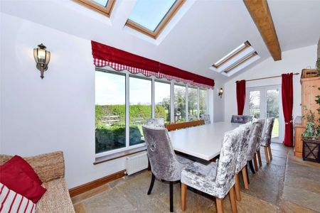 Charming 5 bedroom property located in a rural setting. - Photo 3