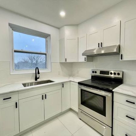 *PROMOTION* Renovated / Spacious 2 Bedroom / NDG-Cote St Luc - Photo 1