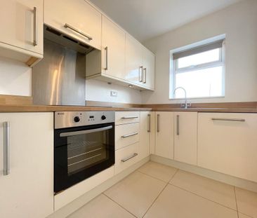 2 bedroom semi-detached house to rent - Photo 3