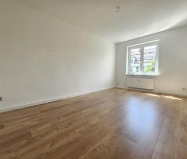 Renovated dream home with balcony and fitted kitchen - Photo 1