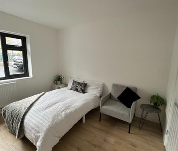 Courtney Road, Kingswood - Photo 4