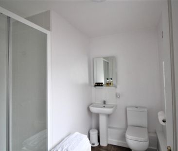 1 bedroom in a house share to rent - Photo 4