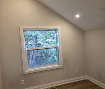 For Lease - 110 BEACH Road, Hamilton, Ontario - Photo 5