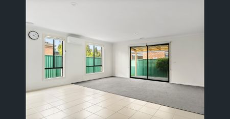Spacious Family Living in the Heart of South Morang! - Photo 5