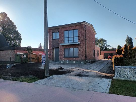 Compleet gerenoveerde woning met nieuwe aanbouw, grote tuin - Foto 1