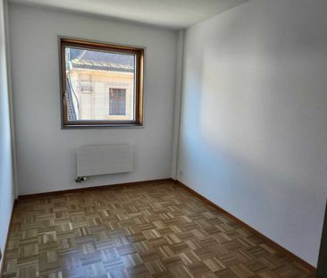 APPARTEMENT 4 PIECES CENTRE VILLE ET ASCENSEUR UN LOYER NET OFFERT ! - Photo 3