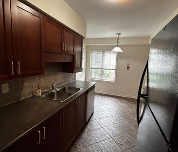 For Lease - 754 Neighbourhood Circle Unit# 2, Mississauga, Ontario - Photo 2