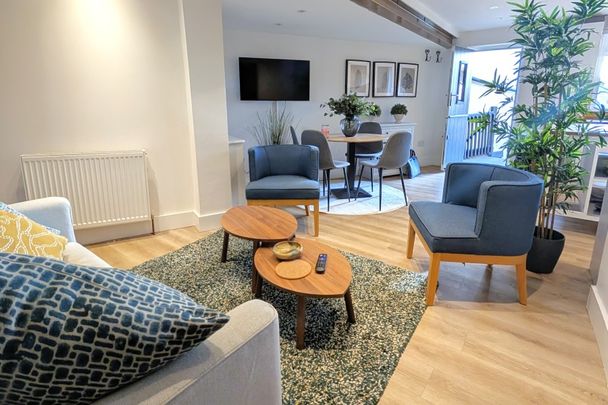 High Street, Woking, Surrey, GU24 - Photo 1