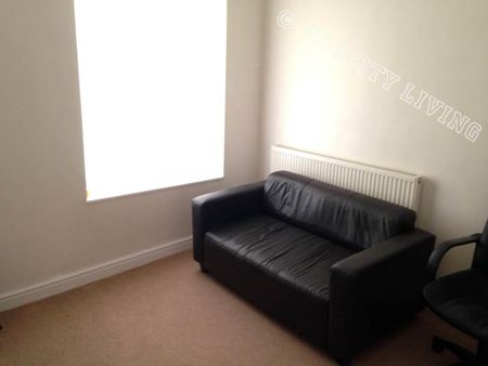 Flat B, 364 High Street - Photo 2