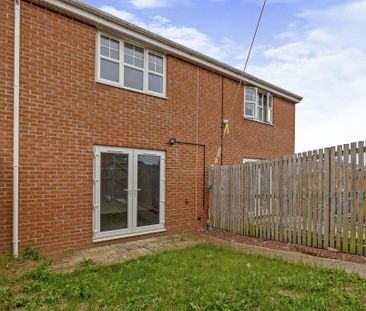 2 bedroom terraced house to rent - Photo 4