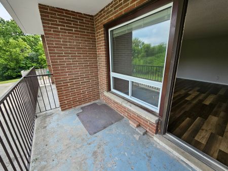 For Lease - 4 Avalon Place Unit# 102, Kitchener, Ontario - Photo 4