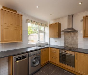 3 bedroom semi-detached house to rent - Photo 6
