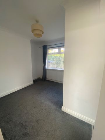 3 Bed Semi-Detached House, Brian Place, LS15 - Photo 3