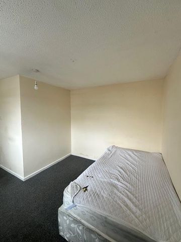6 bedroom house of multiple occupation to rent - Photo 4