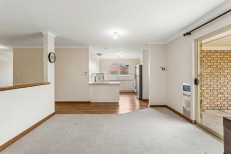 3 Bedroom family home - Photo 3