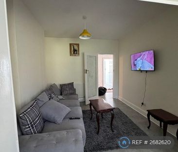 4 bedroom semi-detached house to rent - Photo 1