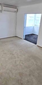 FAVONA, 3 BEDROOMS - Photo 3