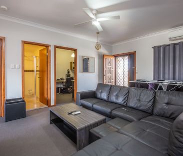 TWO BEDROOM UNIT CLOSE TO SHOPS - Photo 3