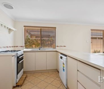 Freshly painted, in front of the park! - Photo 3