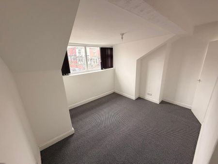 4 bedroom terraced house to rent - Photo 2