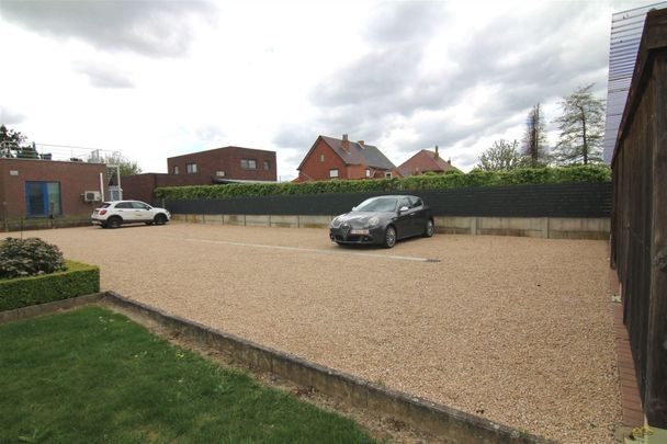 GELIJKVLOERS APPARTEMENT MET 2 SLAAPKAMERS - Foto 1