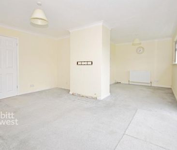 3 bedroom detached bungalow to rent - Photo 1