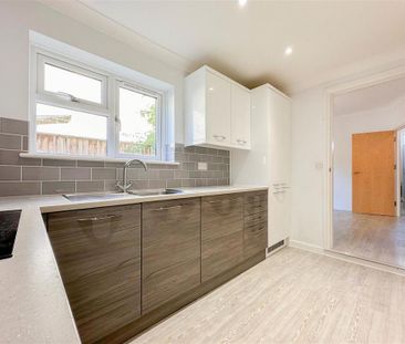 3 bedroom semi-detached house to rent - Photo 6